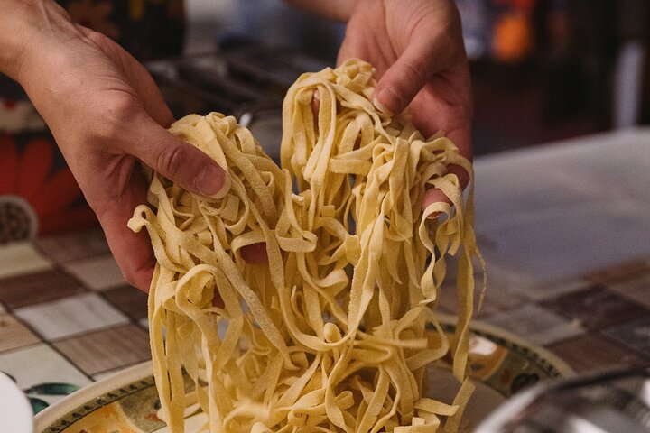 Palermo: Small-Group Cooking Class: Pasta and Tiramisu with Wine