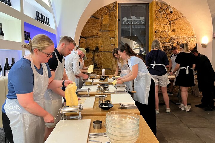 Palermo: Small-Group Cooking Class: Pasta and Tiramisu with Wine